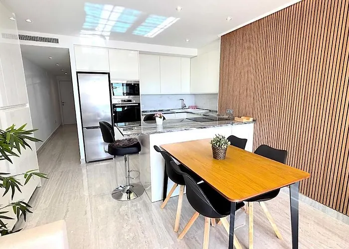 Espectacular Piso Reformado 1a Linea De Playa 푸엔히롤라